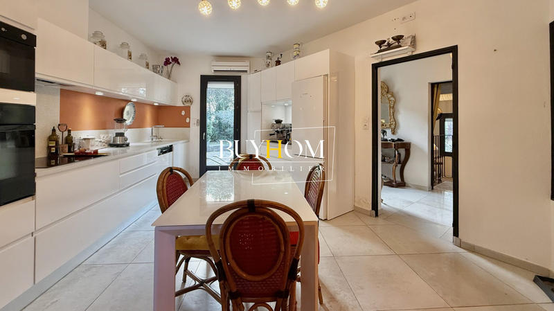 Maison - 180 m² - 5 pièces