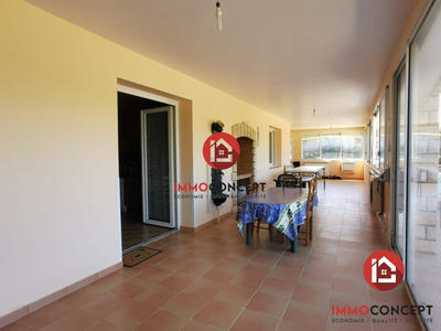 Villa - 214 m² - 8 pièces