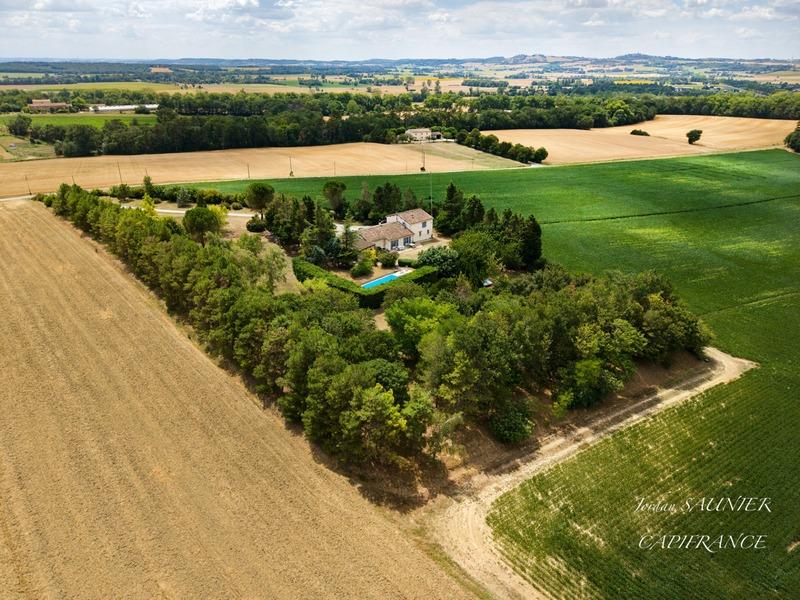 Propriété - 180 m² - 6 pièces