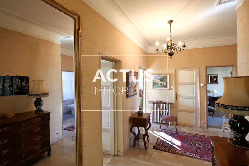 Maison - 240 m² - 9 pièces