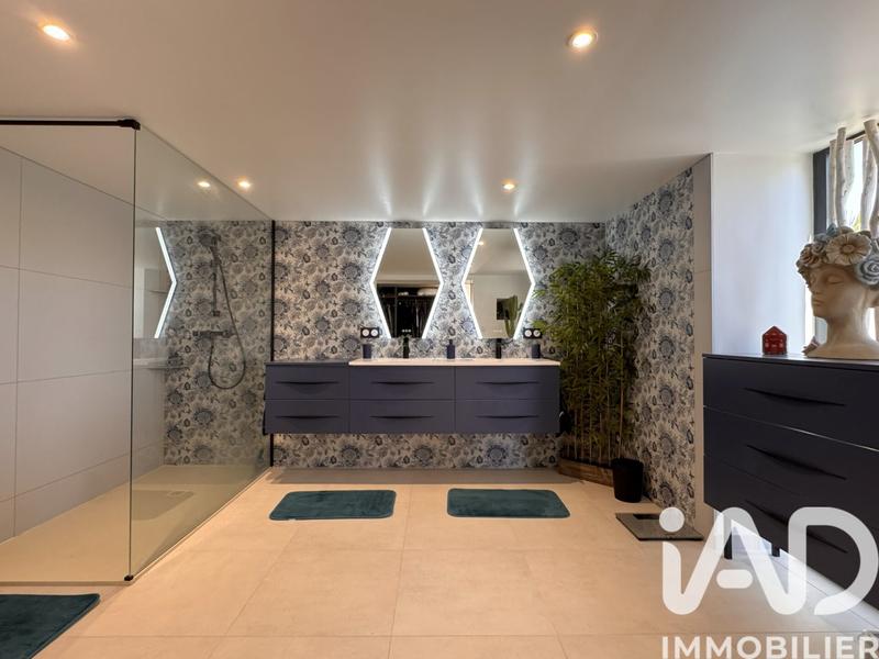 Maison - 260 m² - 10 pièces