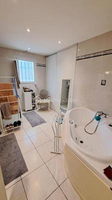 Maison traditionnelle - 181 m² - 7 pièces