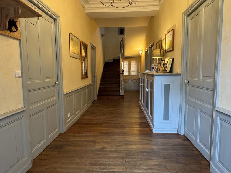 Maison - 250 m² - 8 pièces