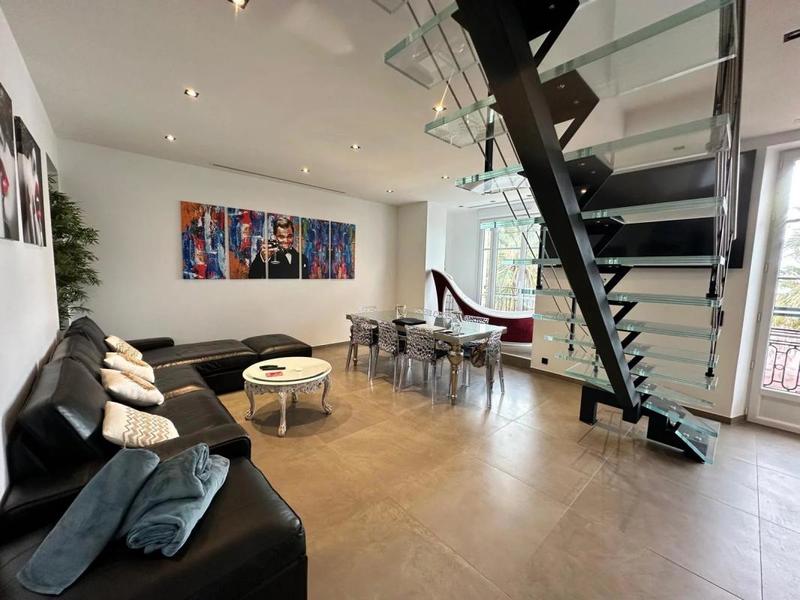 Appartement - 125 m² - 6 pièces