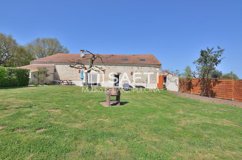 Maison - 392 m² - 14 pièces