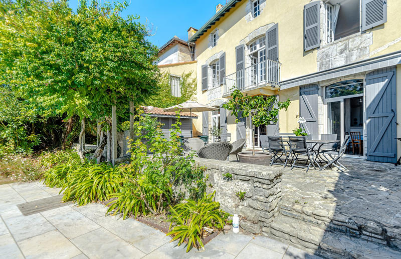 Maison - 296 m² - 7 pièces