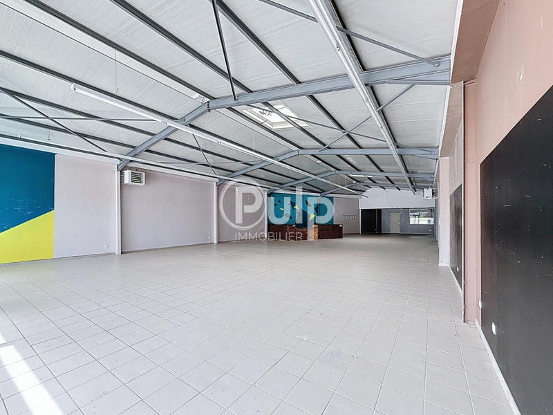 Local commercial - 836 m² - 3 pièces