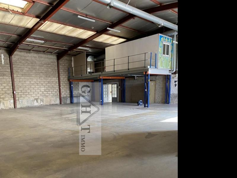 Entrepôt - 1 100 m²