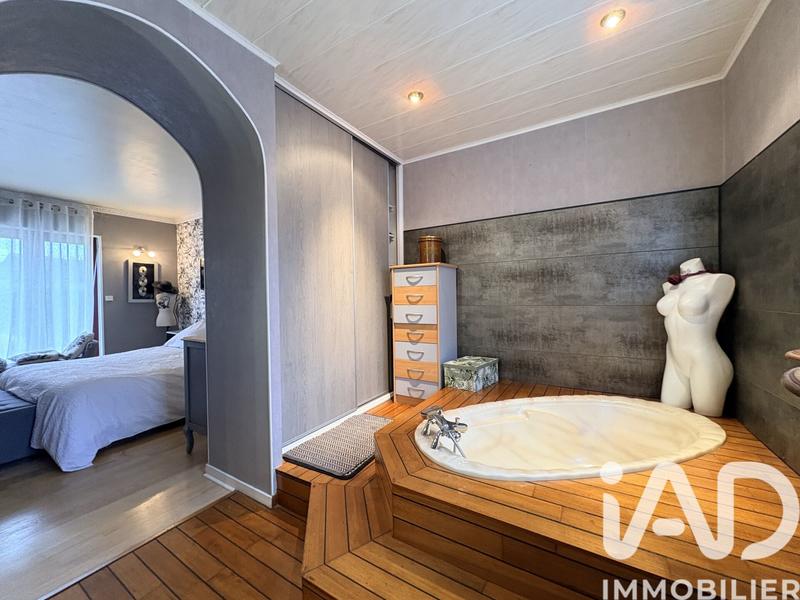 Maison - 232 m² - 7 pièces