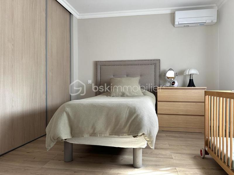 Maison - 218 m² - 9 pièces