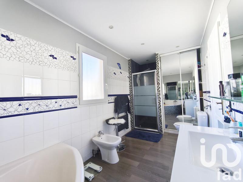 Maison - 225 m² - 8 pièces