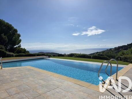 Maison - 352 m² - 7 pièces