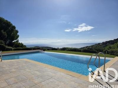 Maison - 352 m² - 7 pièces