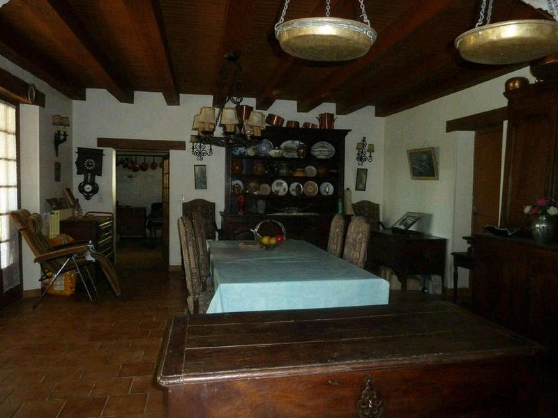 Maison - 275 m² - 13 pièces