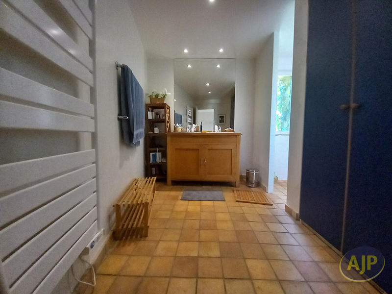 Maison - 407 m² - 9 pièces