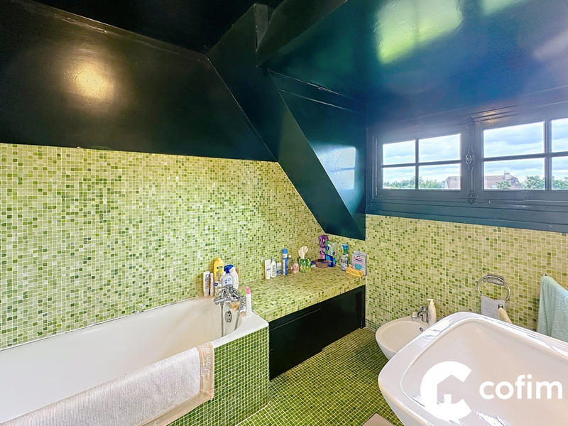 Villa - 250 m² - 8 pièces