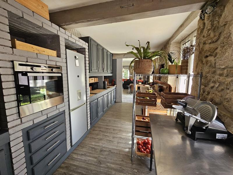 Moulin - 240 m² - 8 pièces