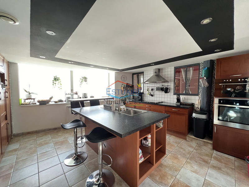 Maison ancienne - 274 m² - 8 pièces