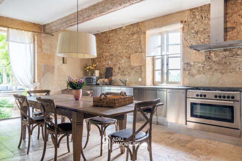 Mas - 300 m² - 7 pièces