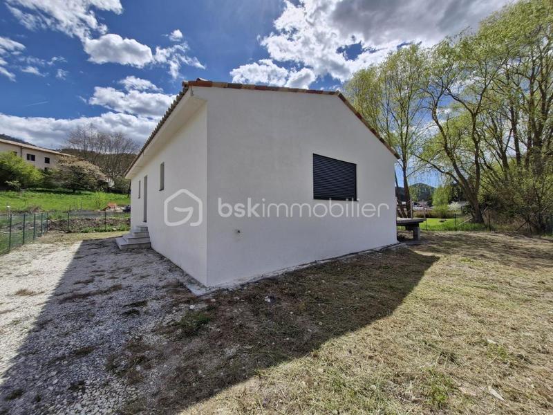 Maison traditionnelle - 102 m² - 4 pièces