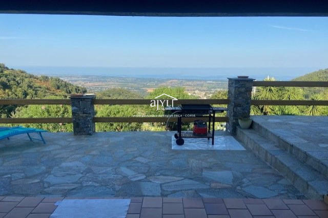 Maison - 134 m² - 5 pièces