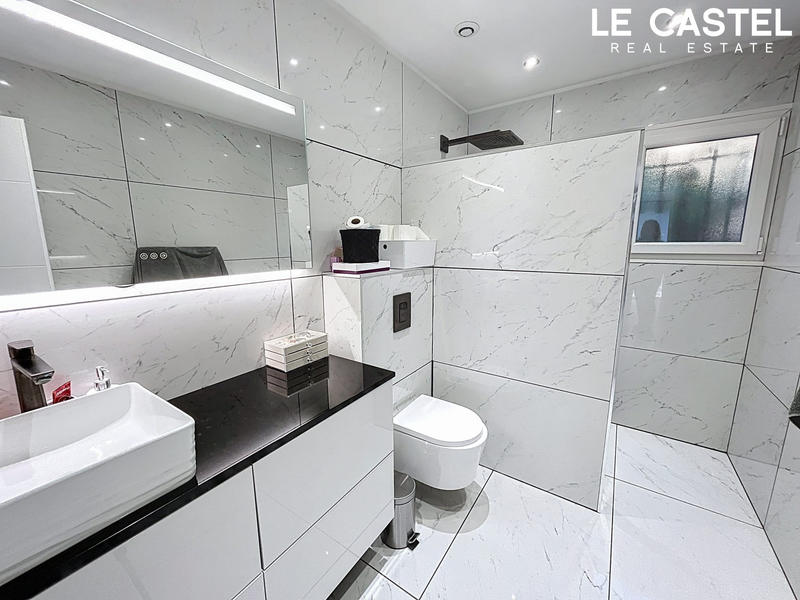 Maison - 212 m² - 9 pièces