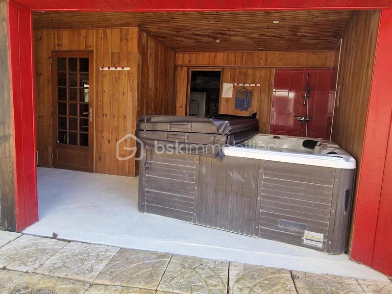 Maison - 283 m² - 8 pièces