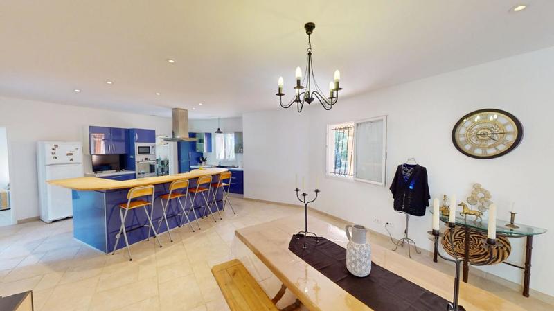 Maison - 200 m² - 6 pièces