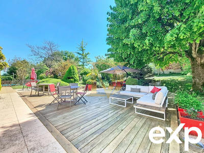 Maison - 350 m² - 10 pièces