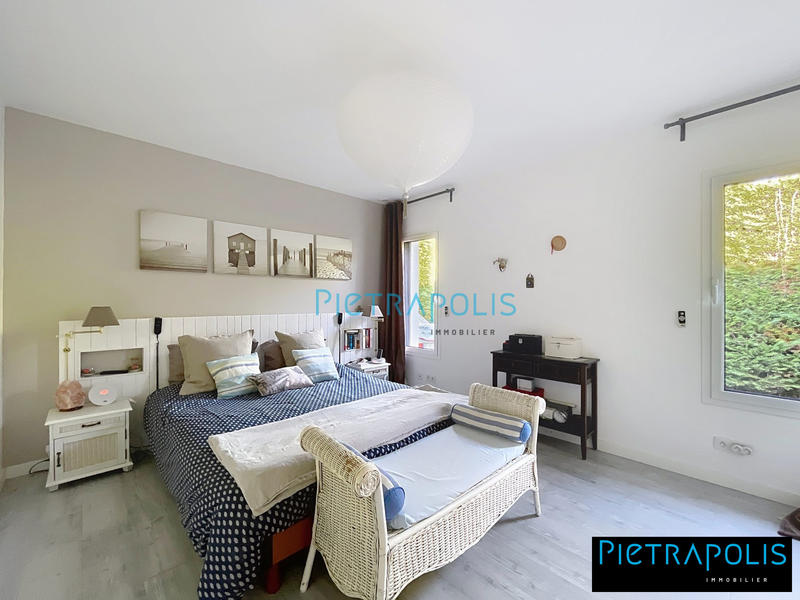 Villa - 222 m² - 6 pièces