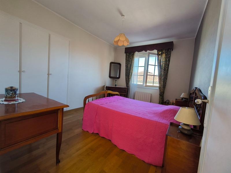 Maison - 239 m² - 10 pièces