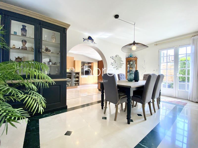 Maison traditionnelle - 179 m² - 6 pièces