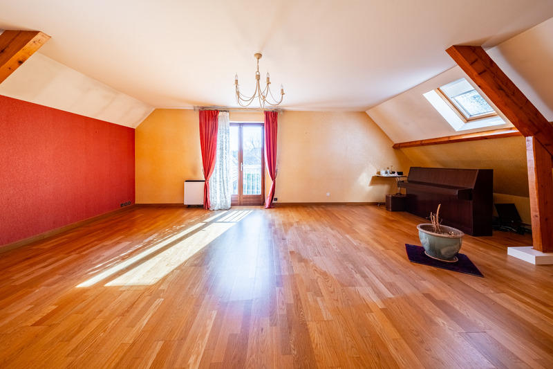 Maison - 186 m² - 8 pièces