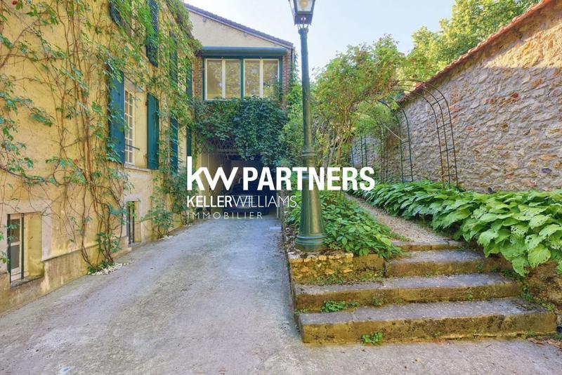 Demeure - 351 m² - 8 pièces