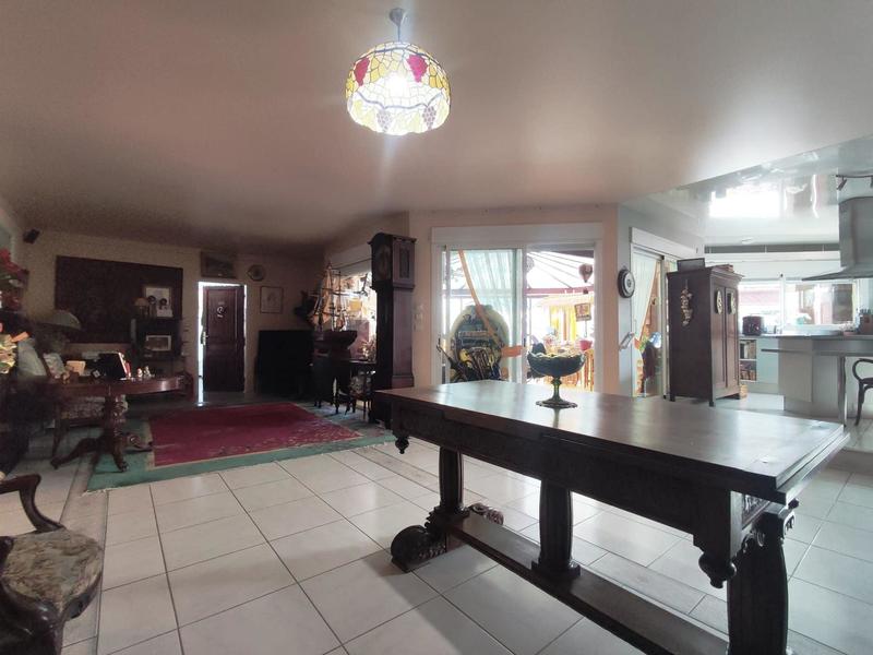 Maison - 230 m² - 6 pièces