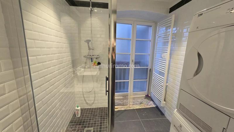 Maison - 243 m² - 11 pièces