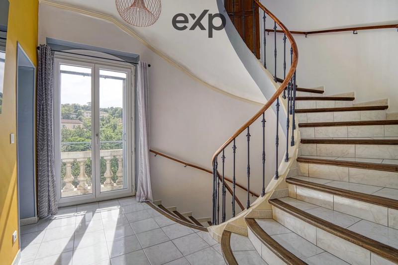 Maison contemporaine - 400 m² - 15 pièces