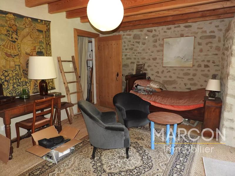 Maison de village - 513 m² - 7 pièces