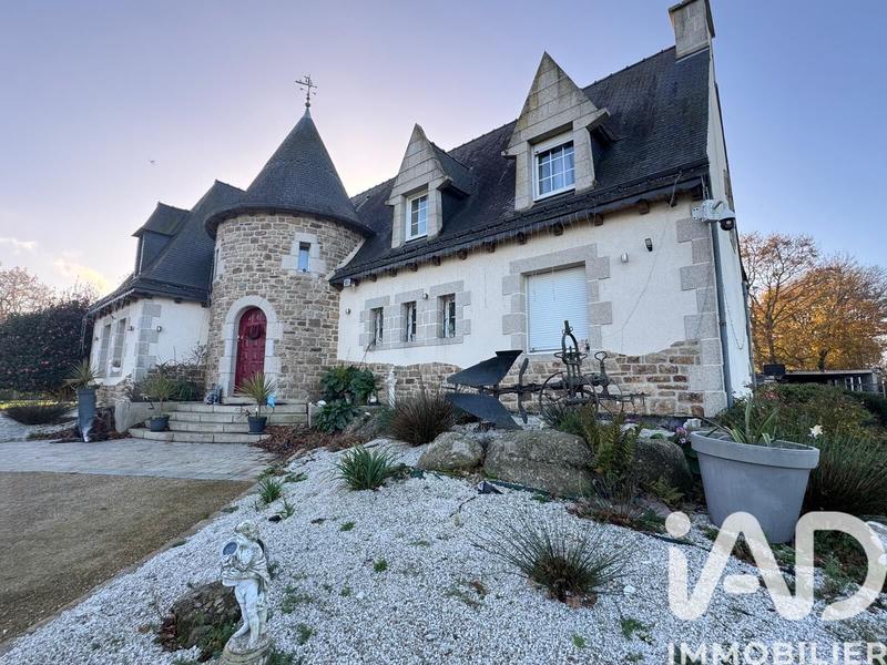 Maison - 217 m² - 7 pièces