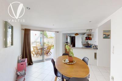 Maison - 137 m² - 6 pièces