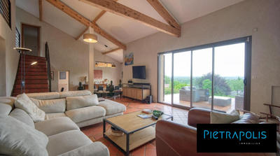 Villa - 256 m² - 6 pièces