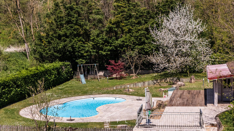 Maison - 225 m² - 9 pièces