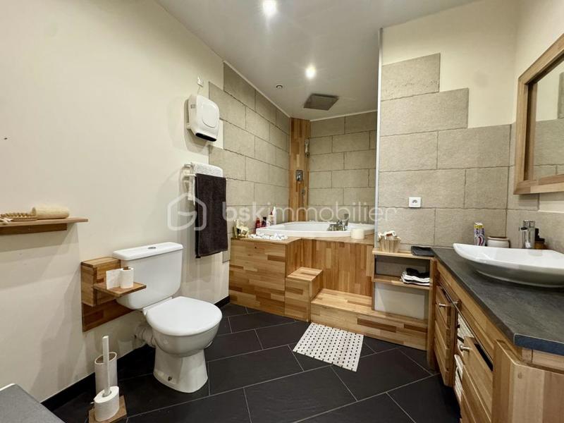 Maison - 212 m² - 7 pièces