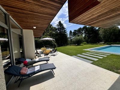 Maison - 371 m² - 9 pièces