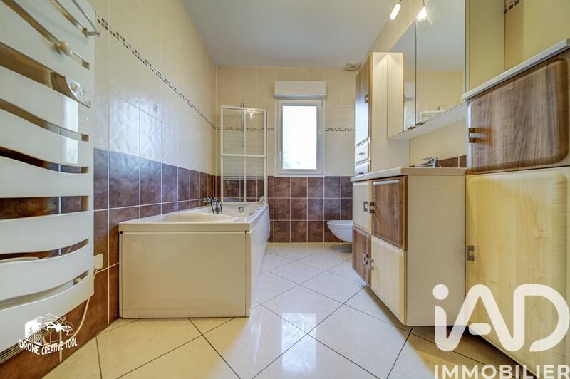 Maison - 267 m² - 9 pièces