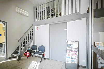 Local commercial - 87 m² - 4 pièces