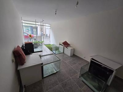 Bureau - 95 m² - 4 pièces