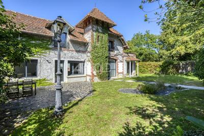 Maison - 267 m² - 9 pièces