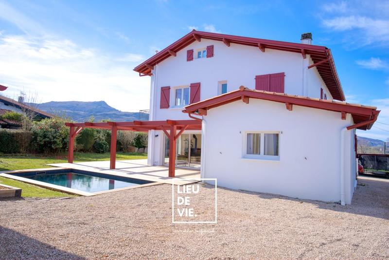 Maison ancienne - 325 m² - 9 pièces