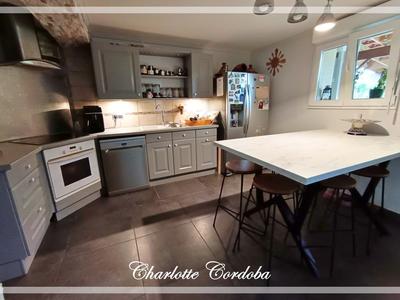 Maison - 140 m² - 5 pièces